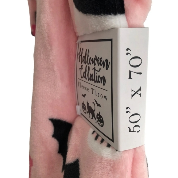 Halloween Hat Wearing Skeleton Skull Pink Fleece Throw Blanket 50x70" NWT - Picture 3 of 3